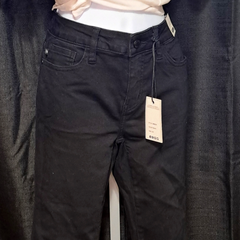 Black Denim Capri Mid Rise Jeans